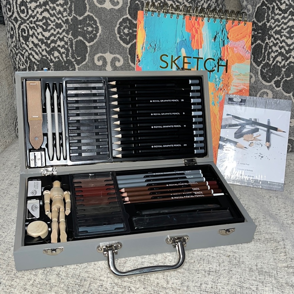 Royal & Langnickel Sketching Art Set w/ Sketch Book - Never Used!